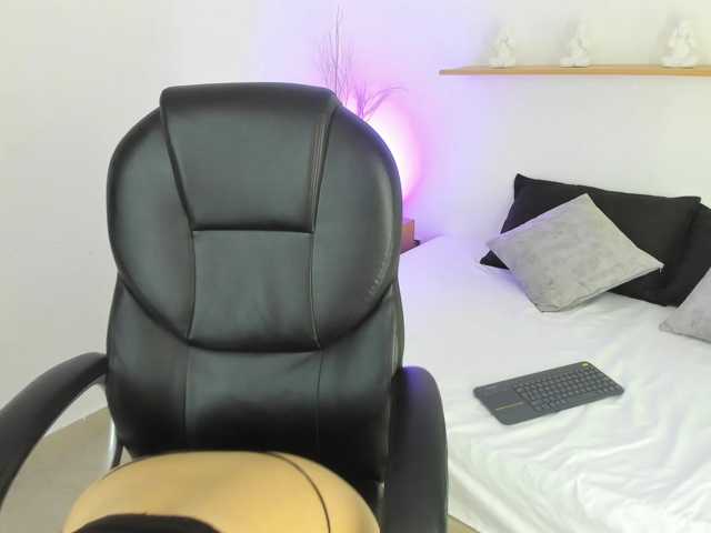 Victoriia-Vegaa live cam preview