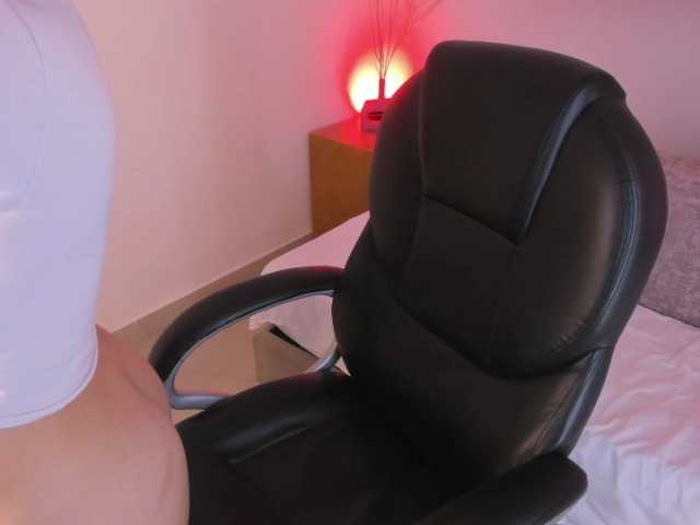 Victoriia-Vegaa live cam preview