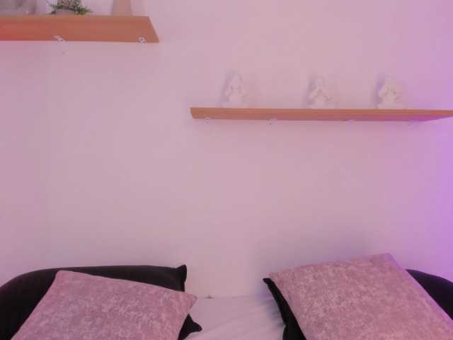 Victoriia-Vegaa live cam preview
