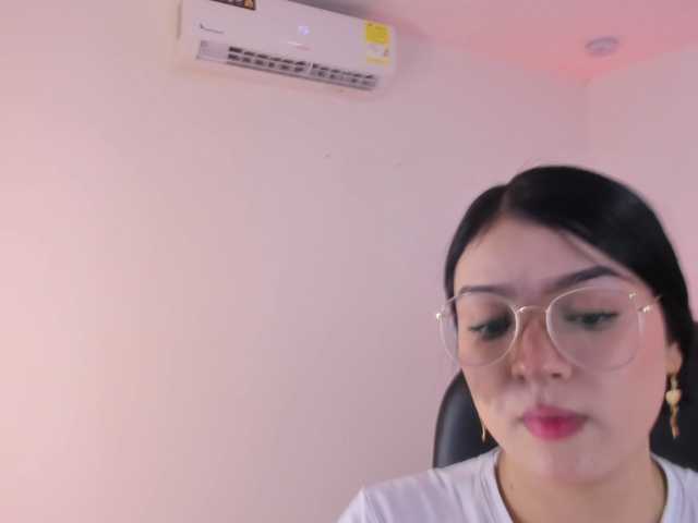 Victoriia-Vegaa live cam preview