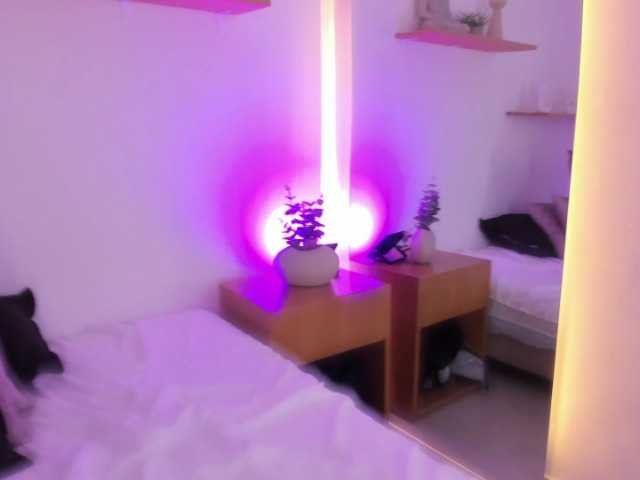 Victoriia-Vegaa live cam preview
