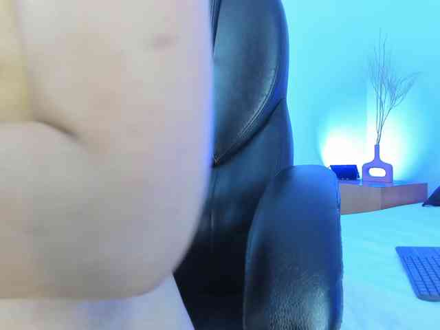 Victoriia-Vegaa webcam
