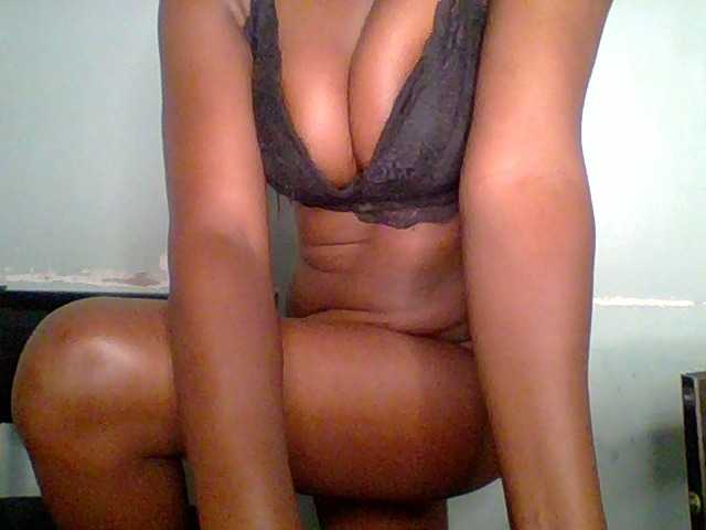 Chilli-spice, en directo ahora en BongaCams