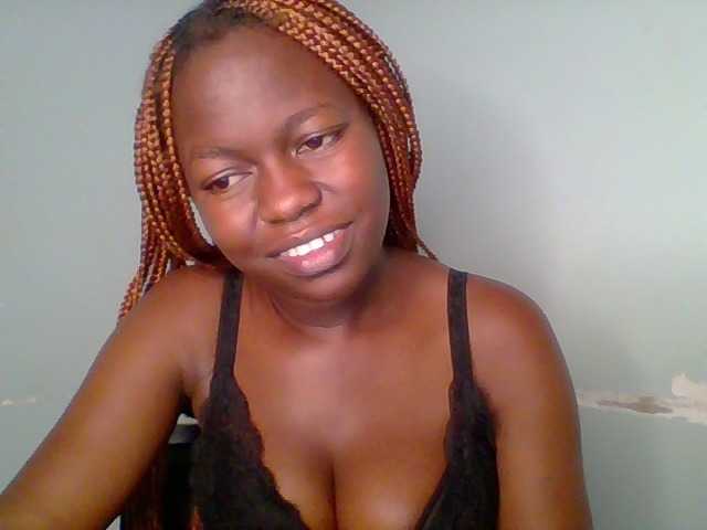 le modèle Chilli-spice est en webcam porno dans un show sur le site bongacams, il possède les tags suivants: Ebony,Redhead,Trimmed