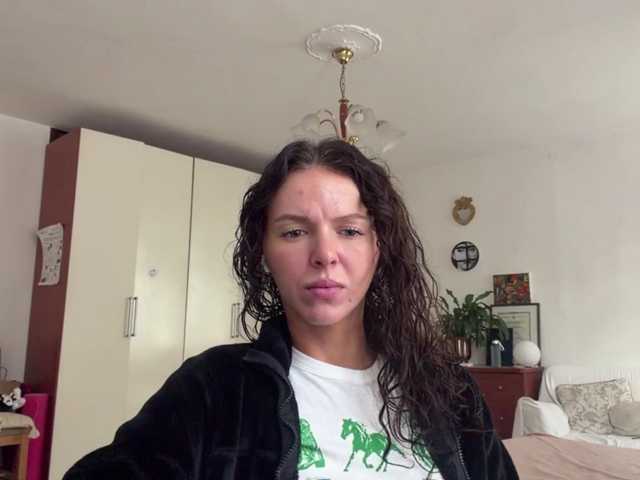 AsuncionGumpert live cam on BongaCams