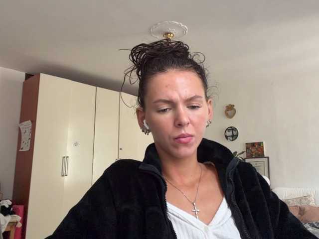 AsuncionGumpert live cam on BongaCams
