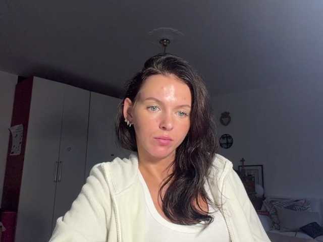 AsuncionGumpert live cam on BongaCams