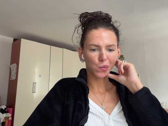 AsuncionGumpert live cam on BongaCams