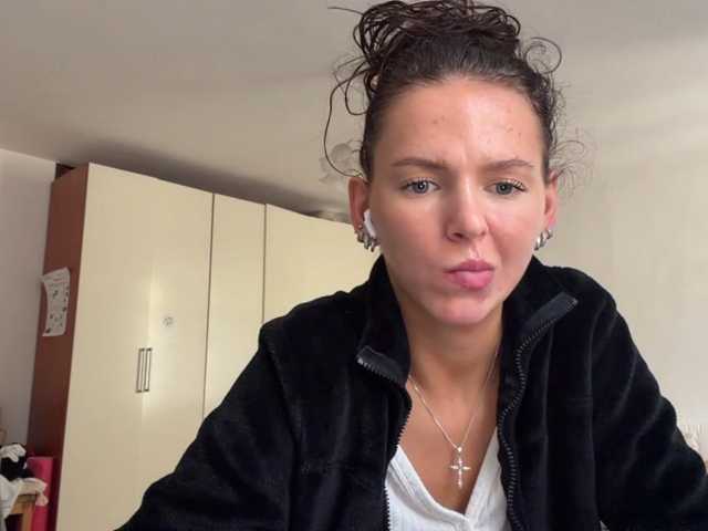 AsuncionGumpert live cam on BongaCams