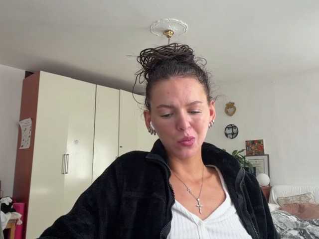 AsuncionGumpert live cam on BongaCams