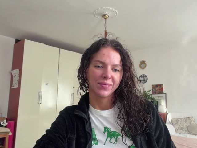 AsuncionGumpert live cam on BongaCams