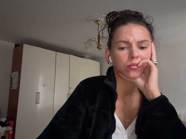 AsuncionGumpert live cam on BongaCams
