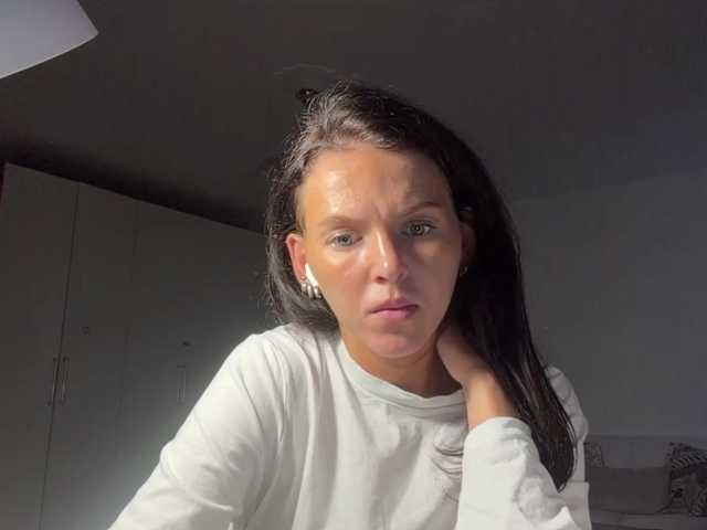 AsuncionGumpert live cam on BongaCams