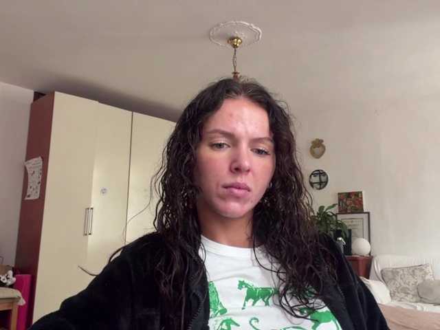 AsuncionGumpert live cam on BongaCams