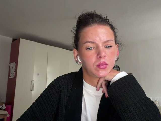AsuncionGumpert live cam on BongaCams