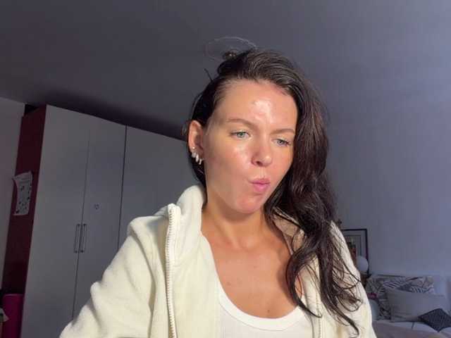 AsuncionGumpert live cam on BongaCams