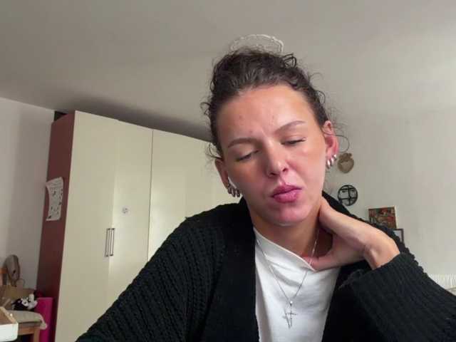AsuncionGumpert live cam on BongaCams