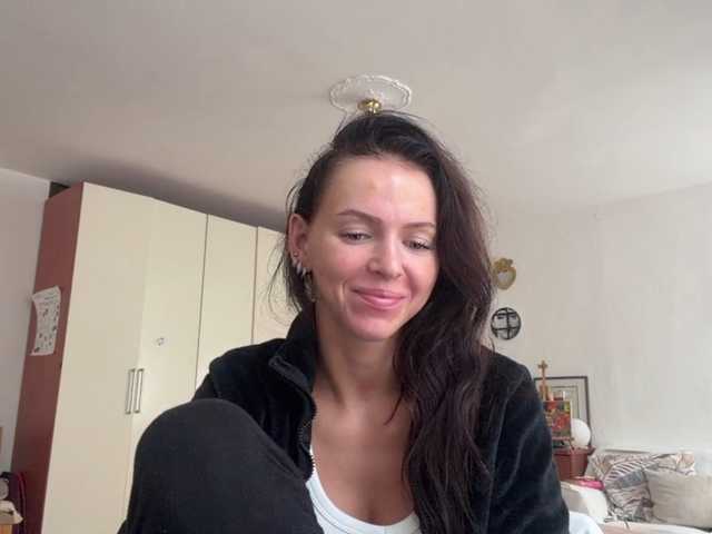 AsuncionGumpert live cam on BongaCams