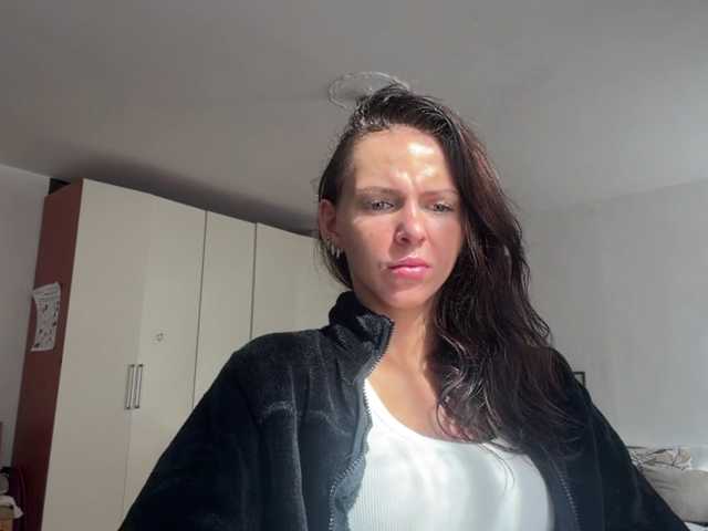 AsuncionGumpert live cam on BongaCams