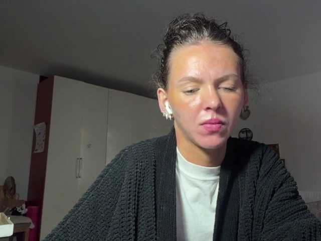 AsuncionGumpert live cam on BongaCams