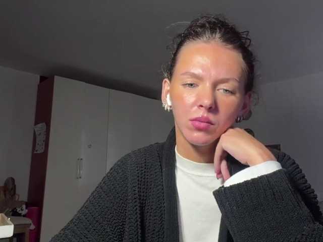 AsuncionGumpert live cam on BongaCams