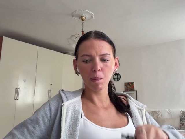 AsuncionGumpert live cam on BongaCams