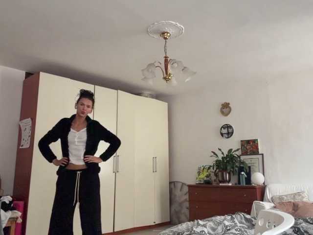 AsuncionGumpert live cam on BongaCams