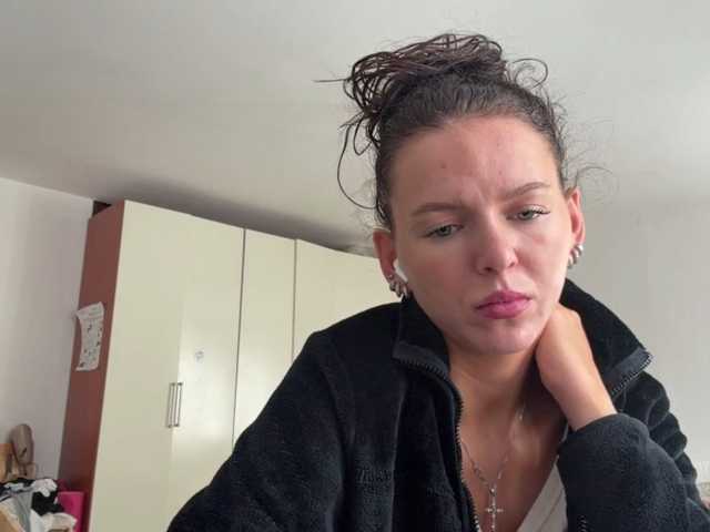AsuncionGumpert live cam on BongaCams