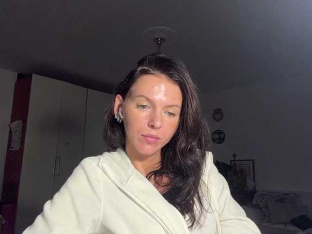 AsuncionGumpert live cam on BongaCams