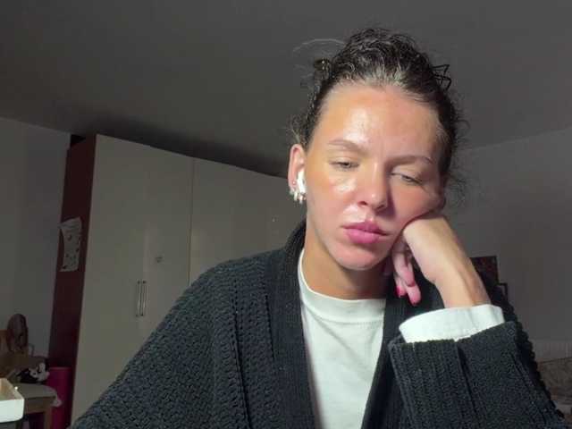 AsuncionGumpert live cam on BongaCams