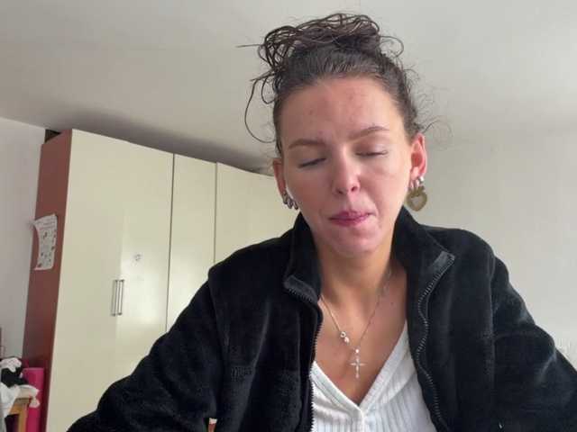AsuncionGumpert live cam on BongaCams
