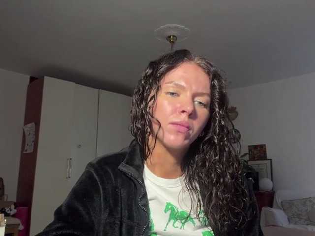 AsuncionGumpert live cam on BongaCams