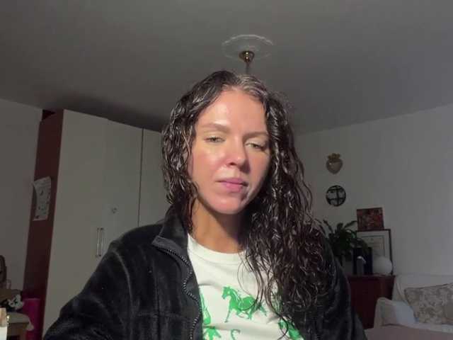 AsuncionGumpert live cam on BongaCams