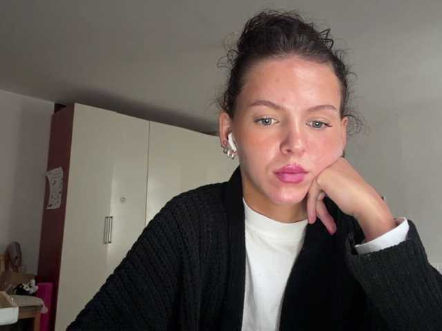 AsuncionGumpert live cam on BongaCams
