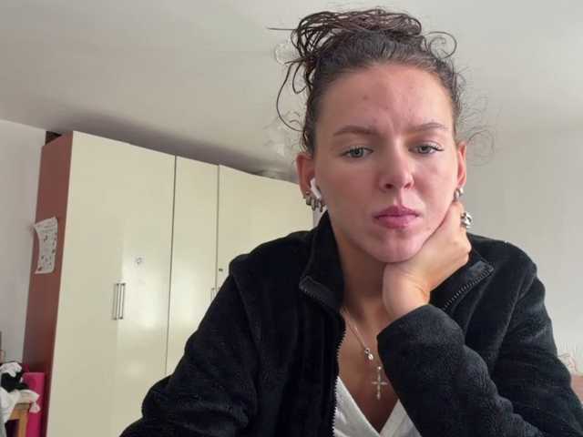 AsuncionGumpert live cam on BongaCams