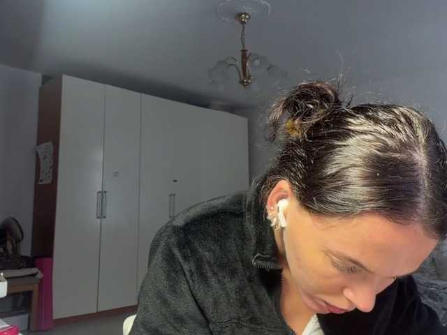 AsuncionGumpert live cam on BongaCams