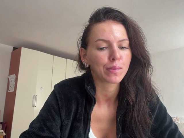 AsuncionGumpert live cam on BongaCams