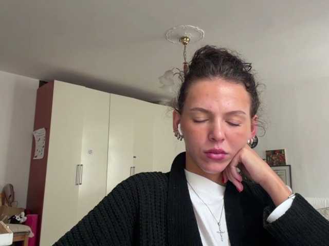 AsuncionGumpert live cam on BongaCams