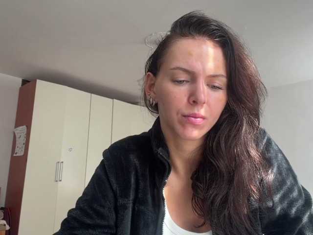 AsuncionGumpert live cam on BongaCams