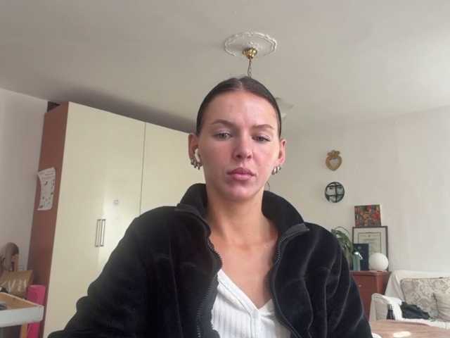 AsuncionGumpert live cam on BongaCams