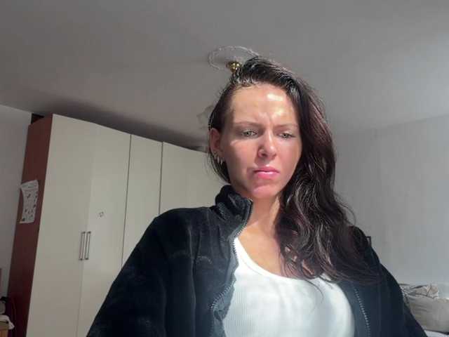AsuncionGumpert live cam on BongaCams