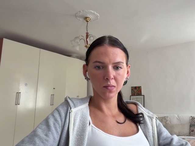 AsuncionGumpert live cam on BongaCams