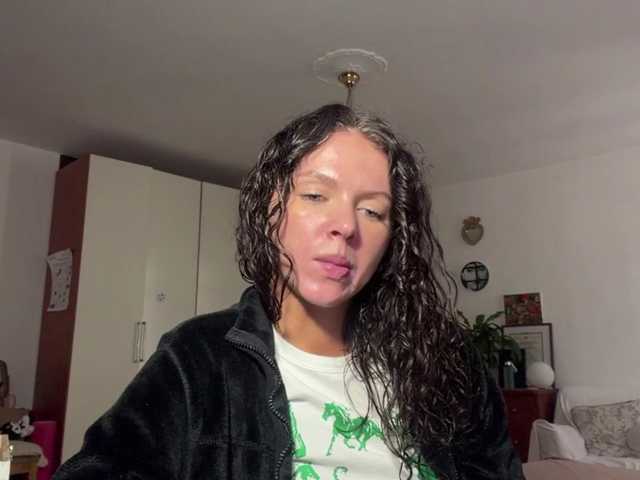 AsuncionGumpert live cam on BongaCams