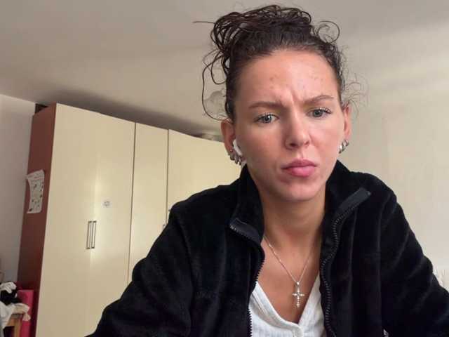 AsuncionGumpert live cam on BongaCams