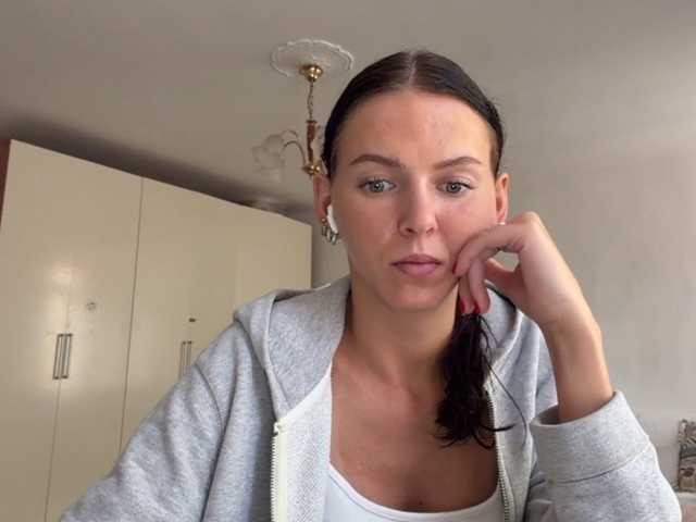 AsuncionGumpert live cam on BongaCams