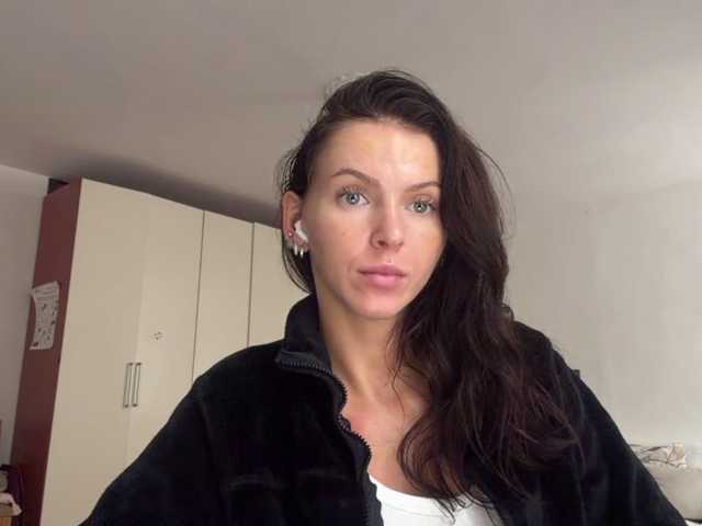 AsuncionGumpert live cam on BongaCams