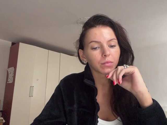 AsuncionGumpert live cam on BongaCams