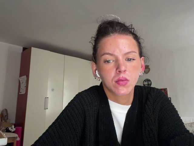 AsuncionGumpert live cam on BongaCams