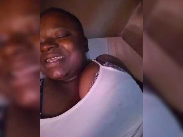 GloriaBella live cam preview