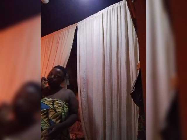 GloriaBella live cam preview